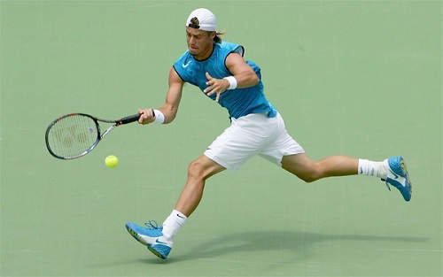 Bàn chân đầy đặn có cách chọn giày đánh tennis như thế nào, có thể bạn chưa biết
