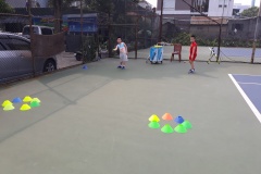 Các bé với trò chơi vận động .