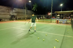 Lớp tennis học cá nhân cho người nước ngoài.